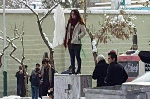 Copot Jilbab, 29 Perempuan Iran Dibui